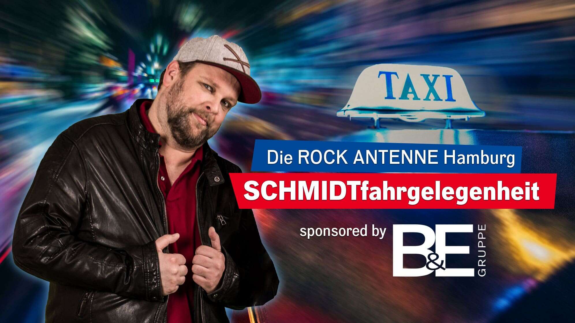 Bild von ROCK ANTENNE Hamburg Moderator vor einem verschwommenen Taxi im Hintergrund nachts auf der Straße, dazu der Text: Die ROCK ANTENNE Hamburg Schmidtfahrgelegenheit