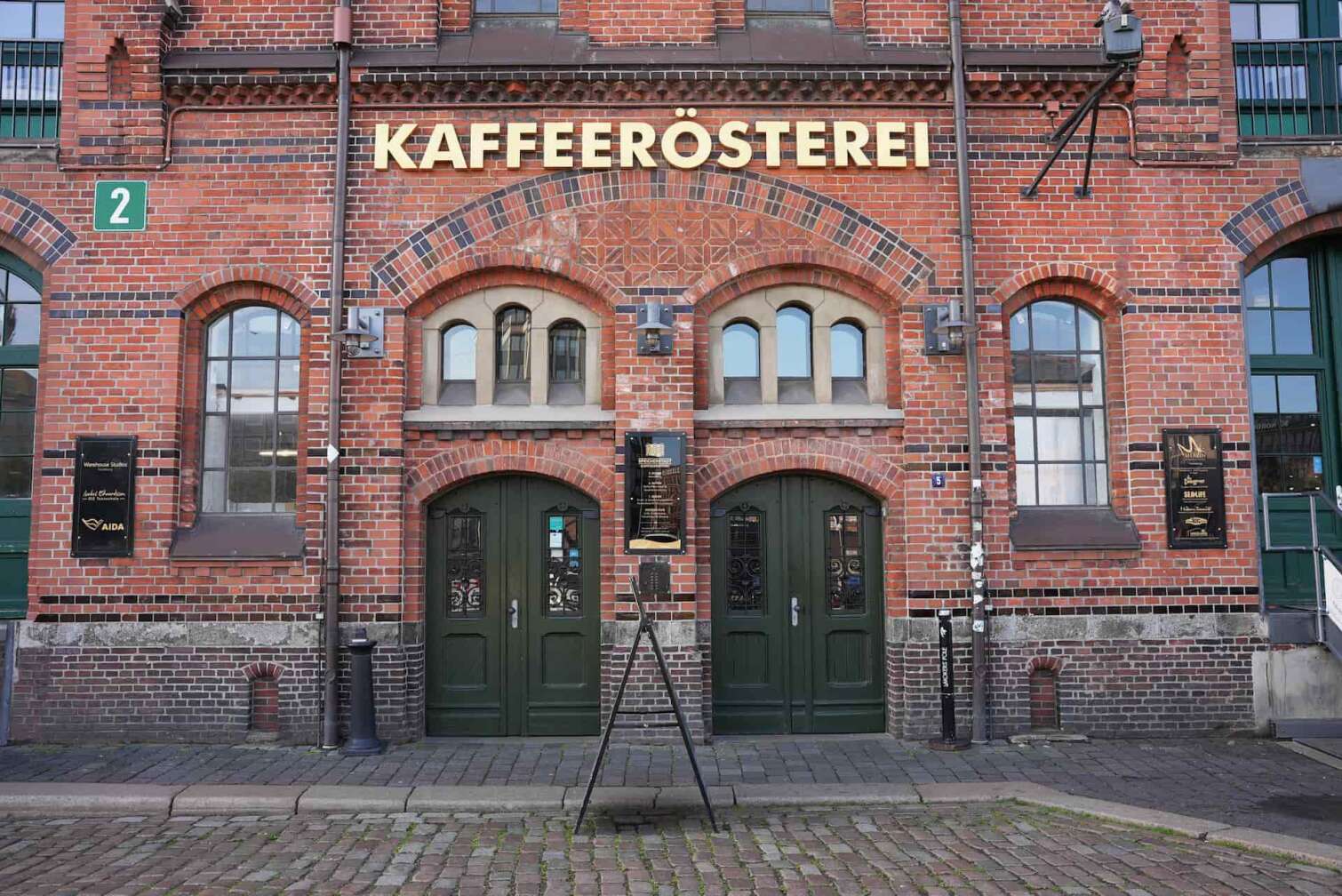 Die Speicherstadt Kaffeerösterei in Hamburg von Außen