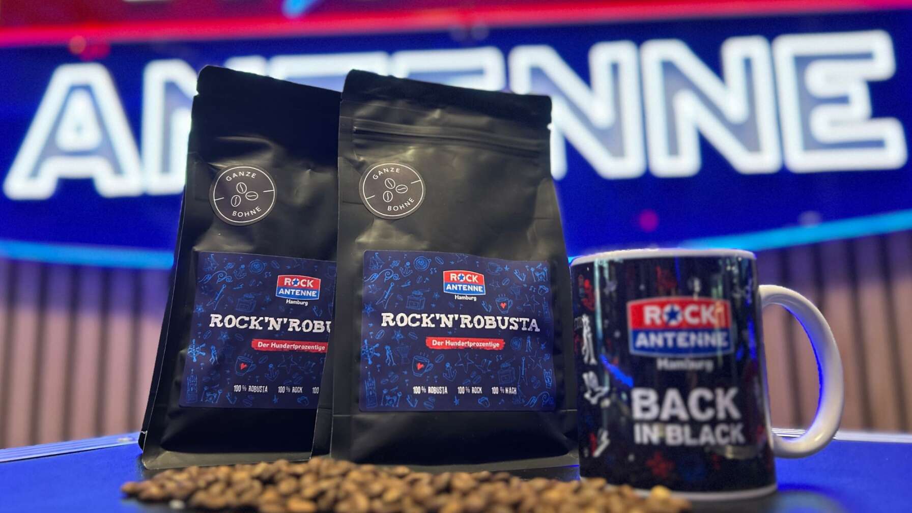 ROCK ANTENNE Hamburg Kaffee ROCK'N'ROBUSTA mit einer ROCK ANTENNE Hamburg Tasse