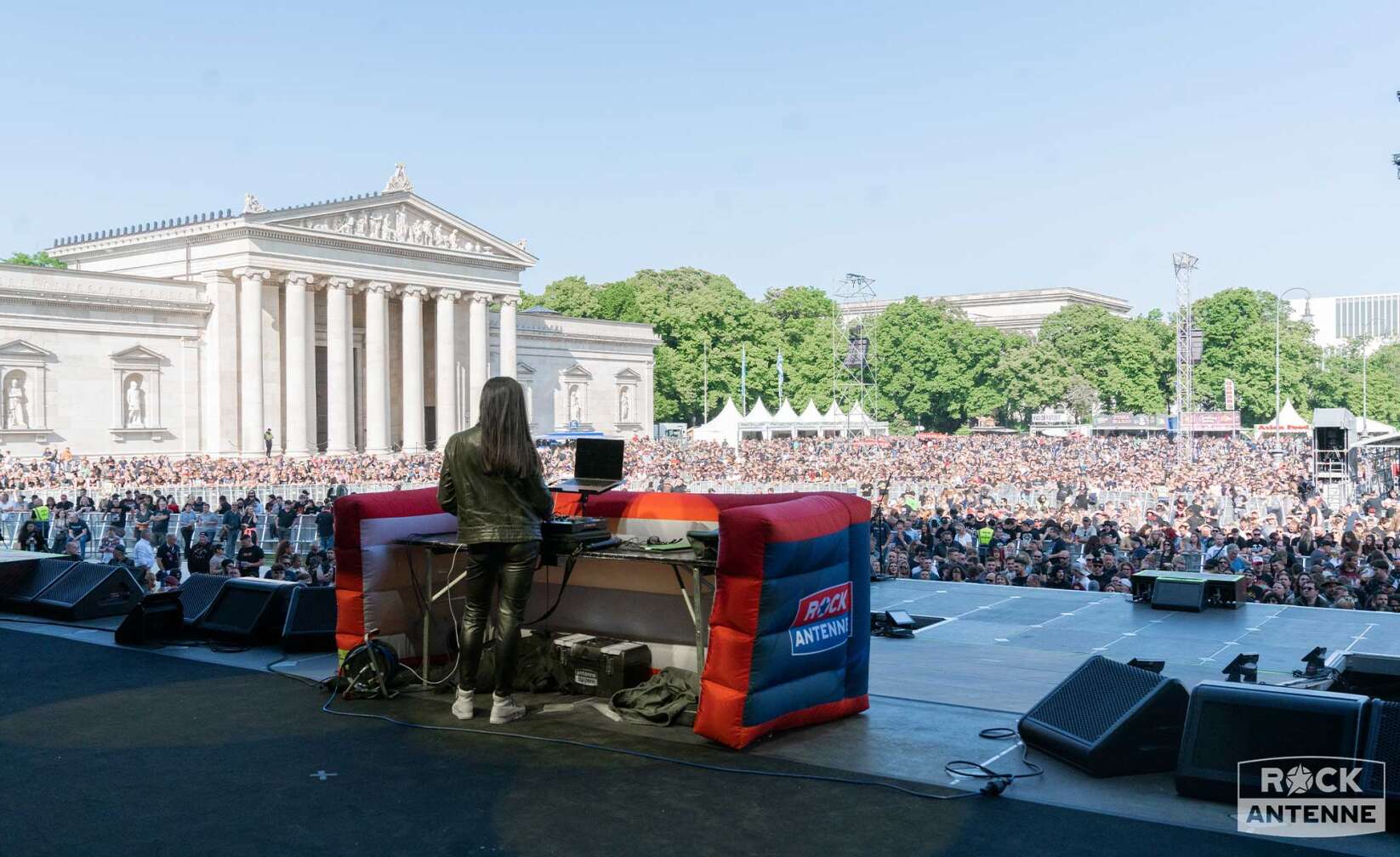 Andrea Weber auf der Bühne am Königsplatz