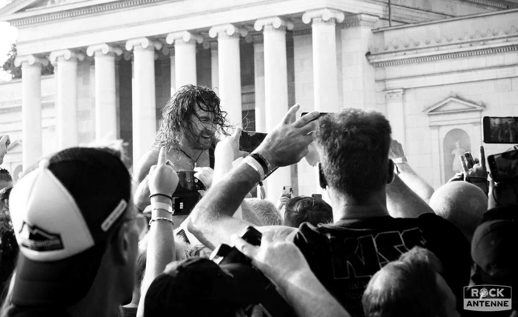 Airbourne beim Konzert am Königsplatz 2023 in München