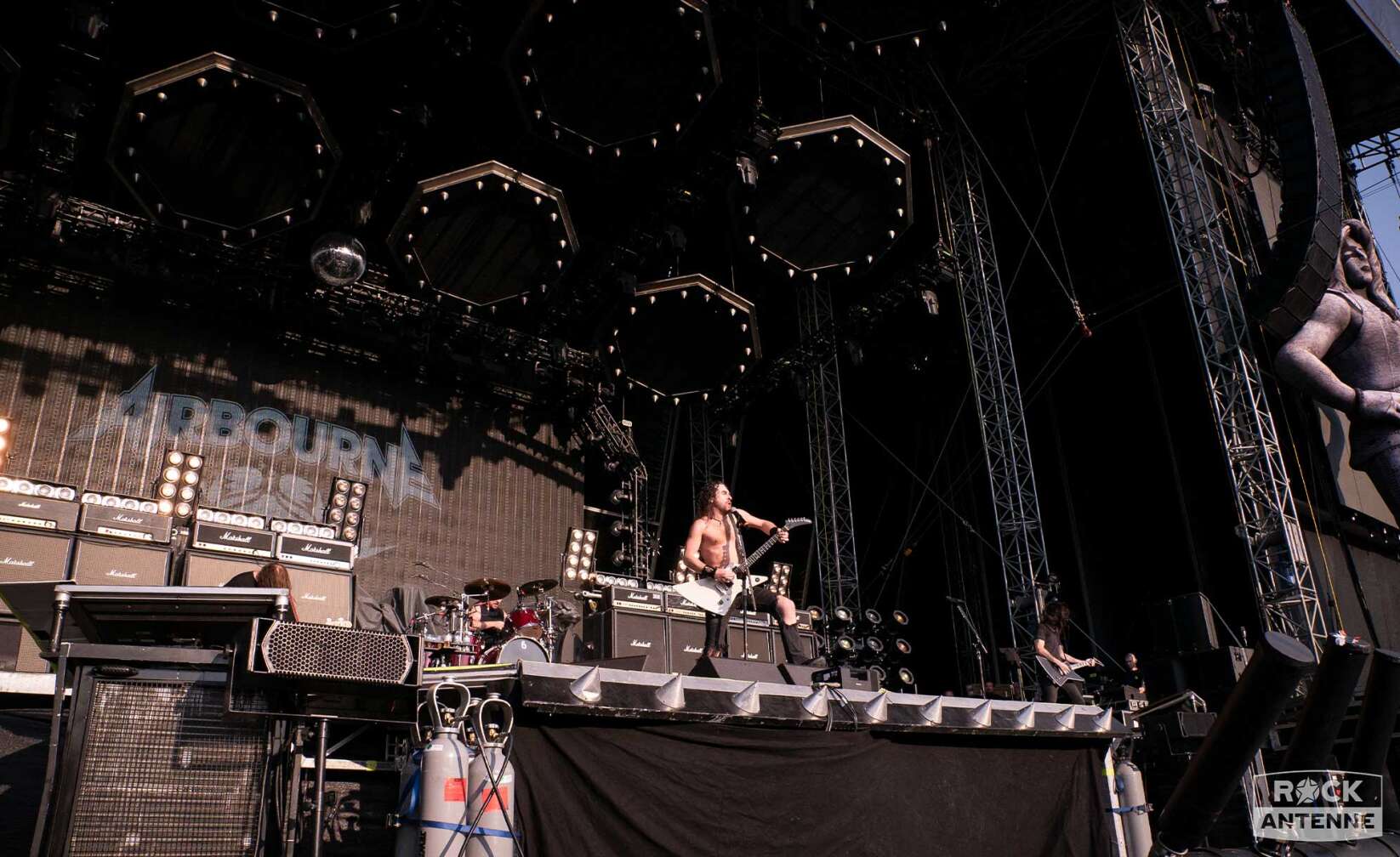 Airbourne beim Konzert am Königsplatz 2023 in München