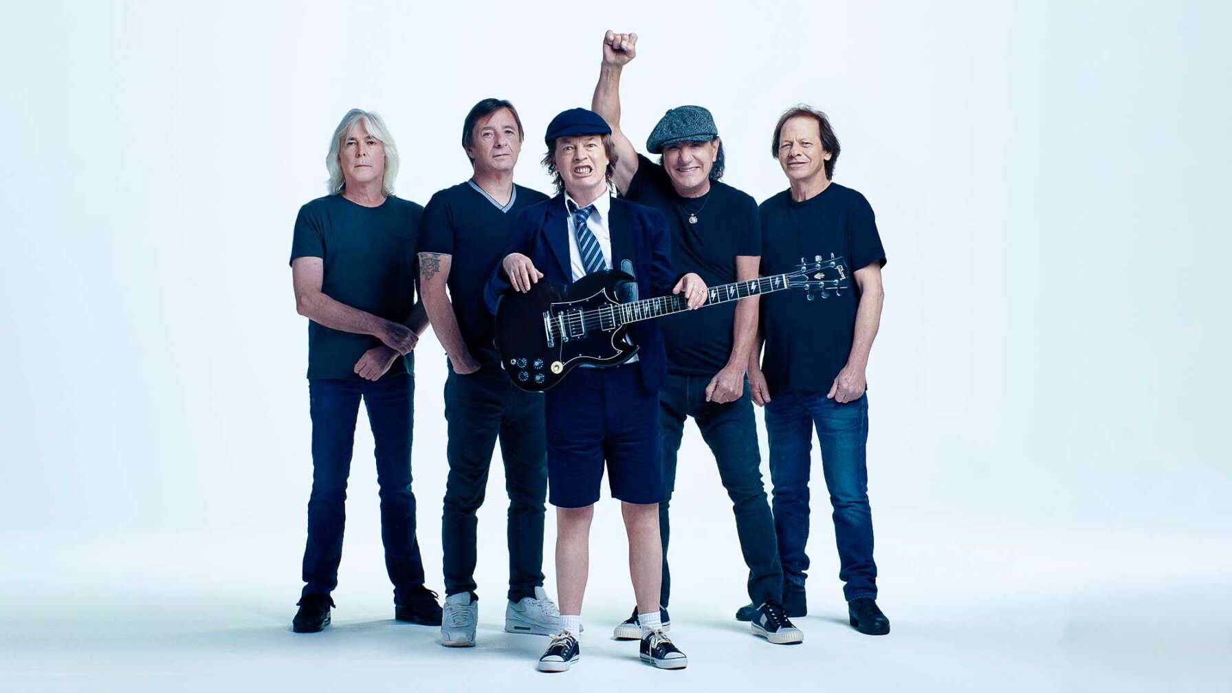 Das aktuelle Bandfoto der Band AC/DC, von links nach rechts: Cliff Williams, Phil Rudd, Angus Young, Brian Johnson und Stevie Young.