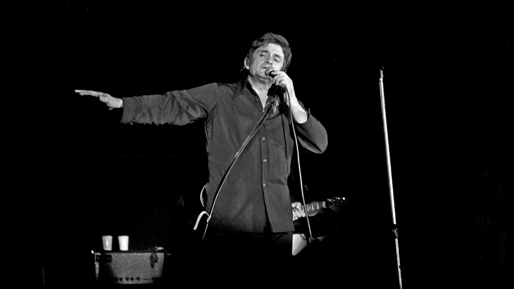 Johnny Cash on stage s/w