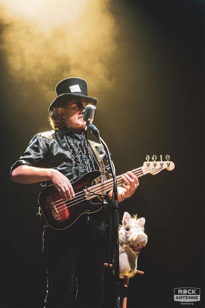 Foto vom Auftritt von MANDOWAR als Vorband von Torfrock bei der Bagalutenwiehnacht 2023 am 22.12. in Hamburg