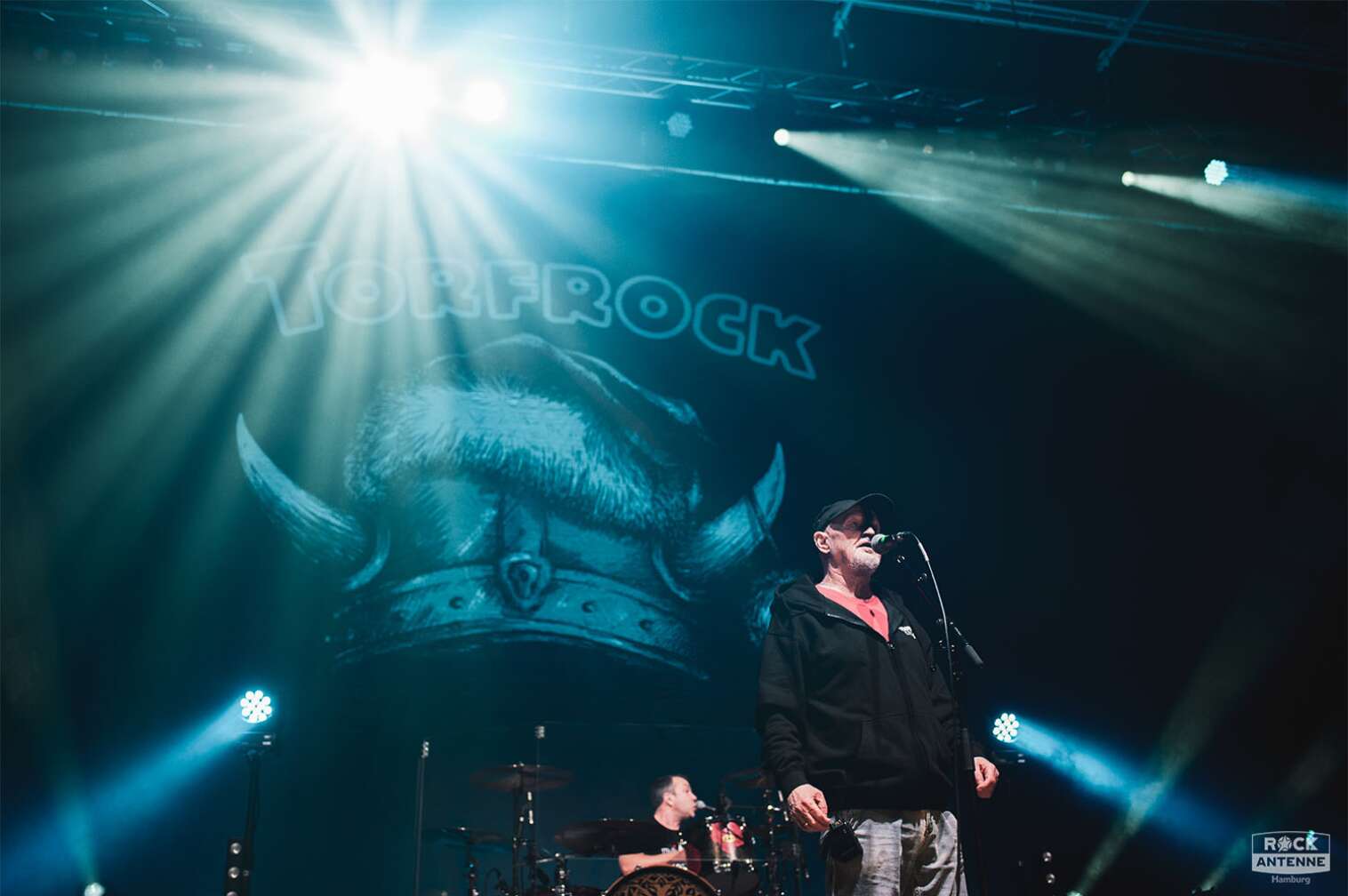 Foto vom Auftritt von Torfrock bei der Bagalutenwiehnacht 2023 am 22.12. in Hamburg