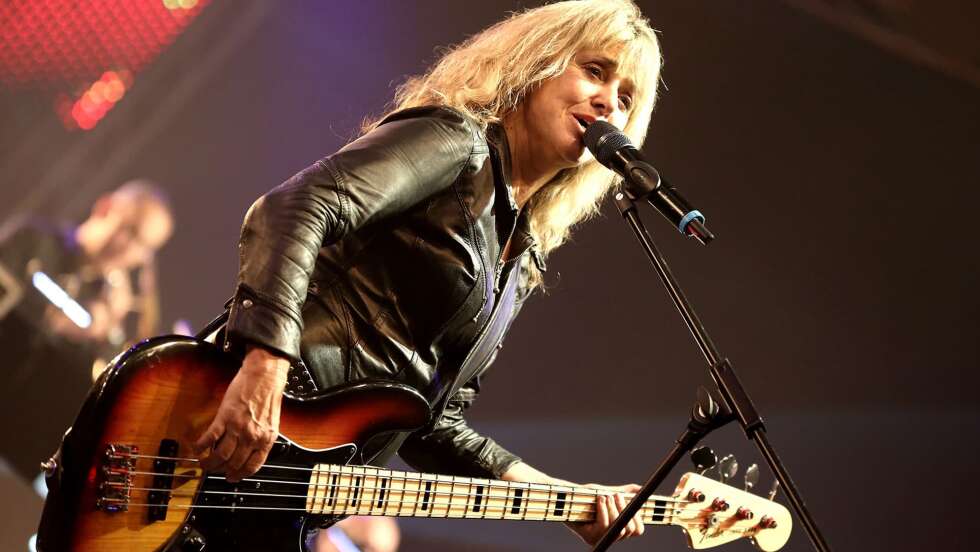 Bild der Sängerin Suzi Quatro bei einem Konzert