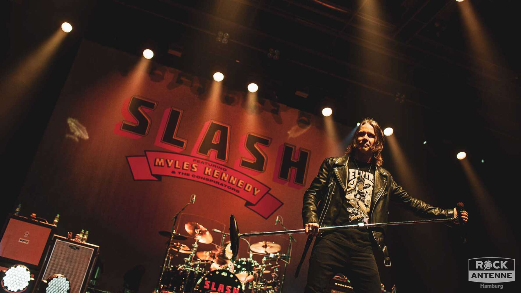 Slash ft. Myles Kennedy & The Conspirators live in Hamburg