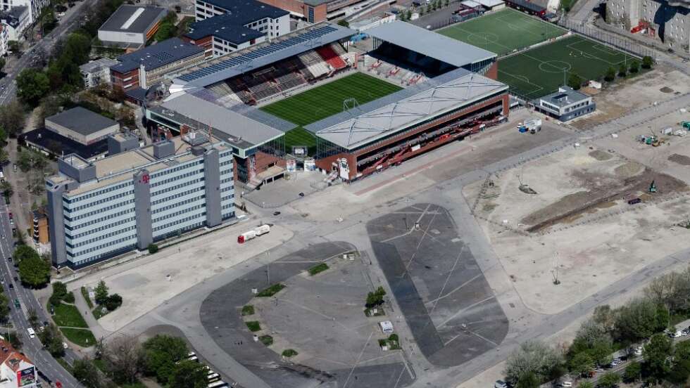 Das Millerntor-Stadion auf dem Heiligengeistfeld