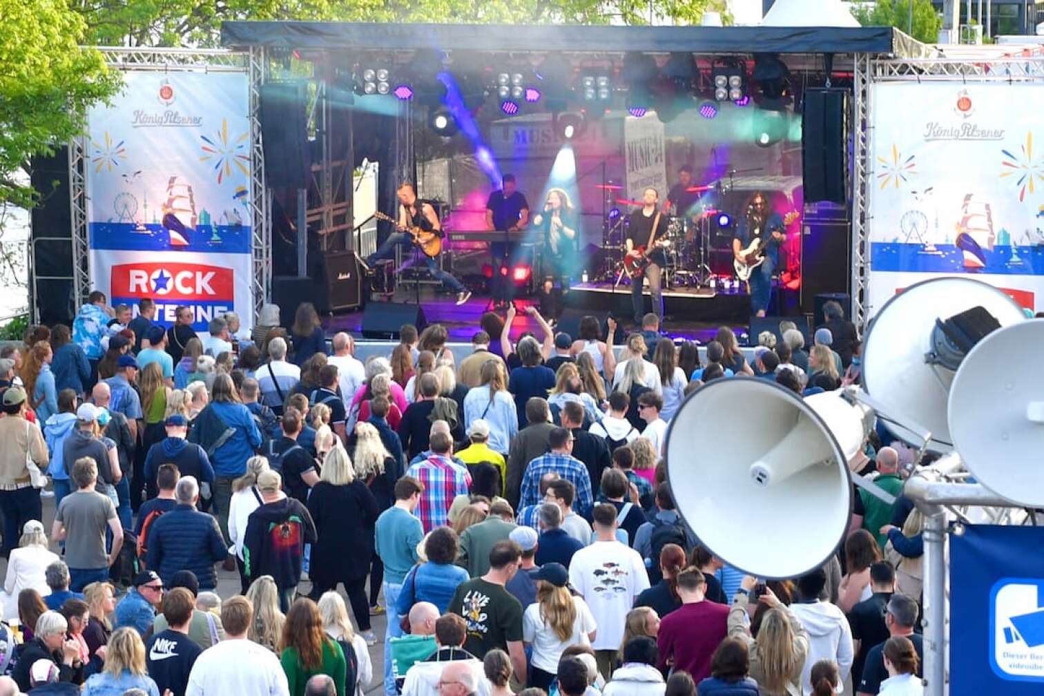 Die ROCK ANTENNE Hamburg Band beim Hafengeburtstag 2024