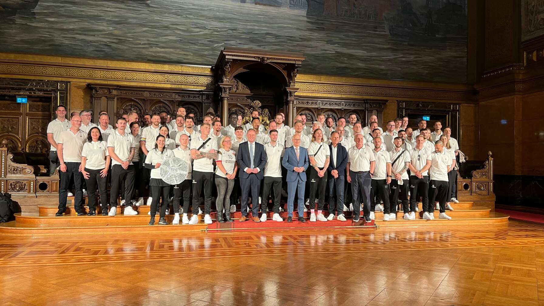 Die FC St. Pauli Aufstiegsfeier im Rathaus Hamburg