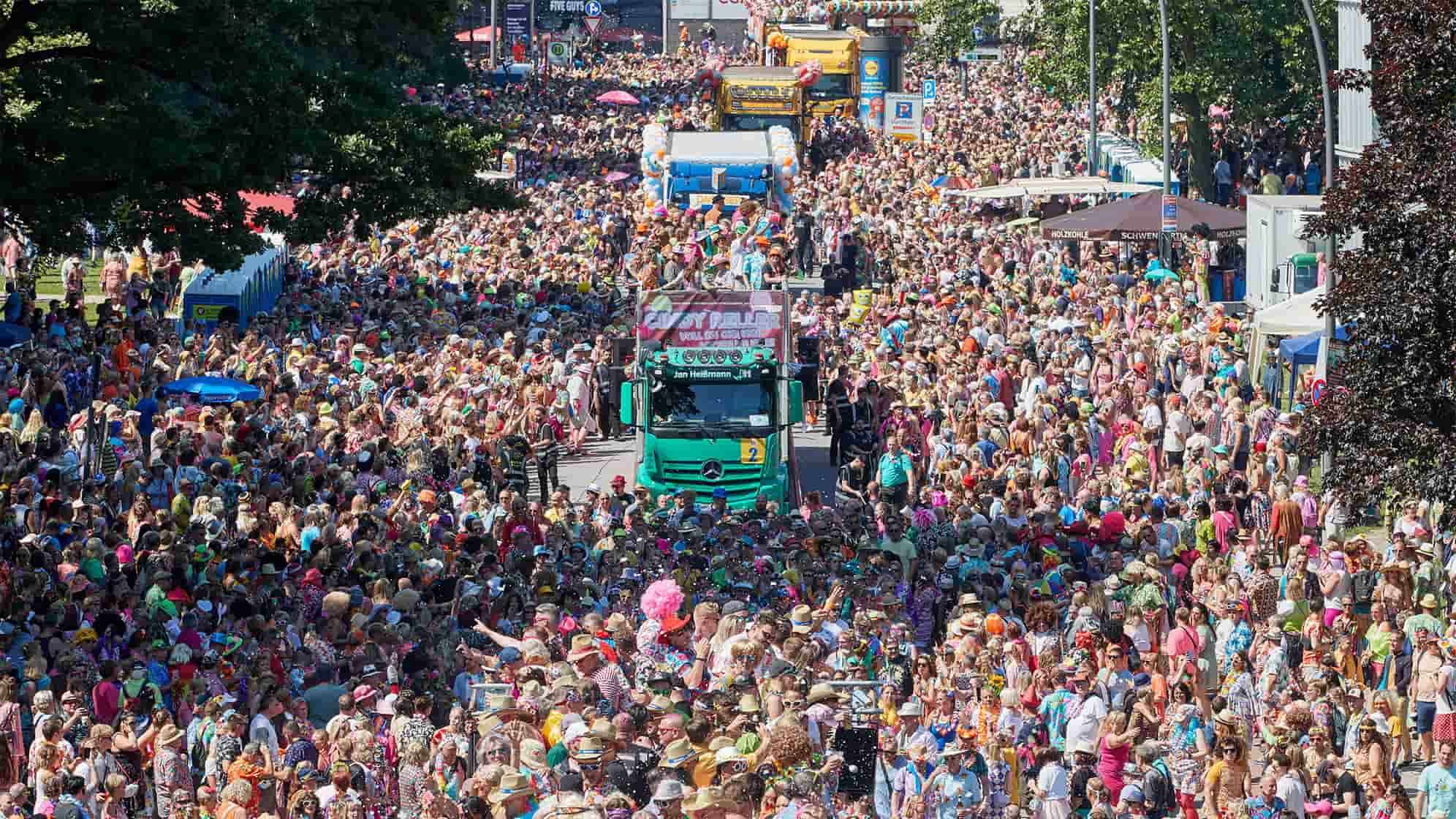 Parade beim Schlagermove 2023 in Hamburg