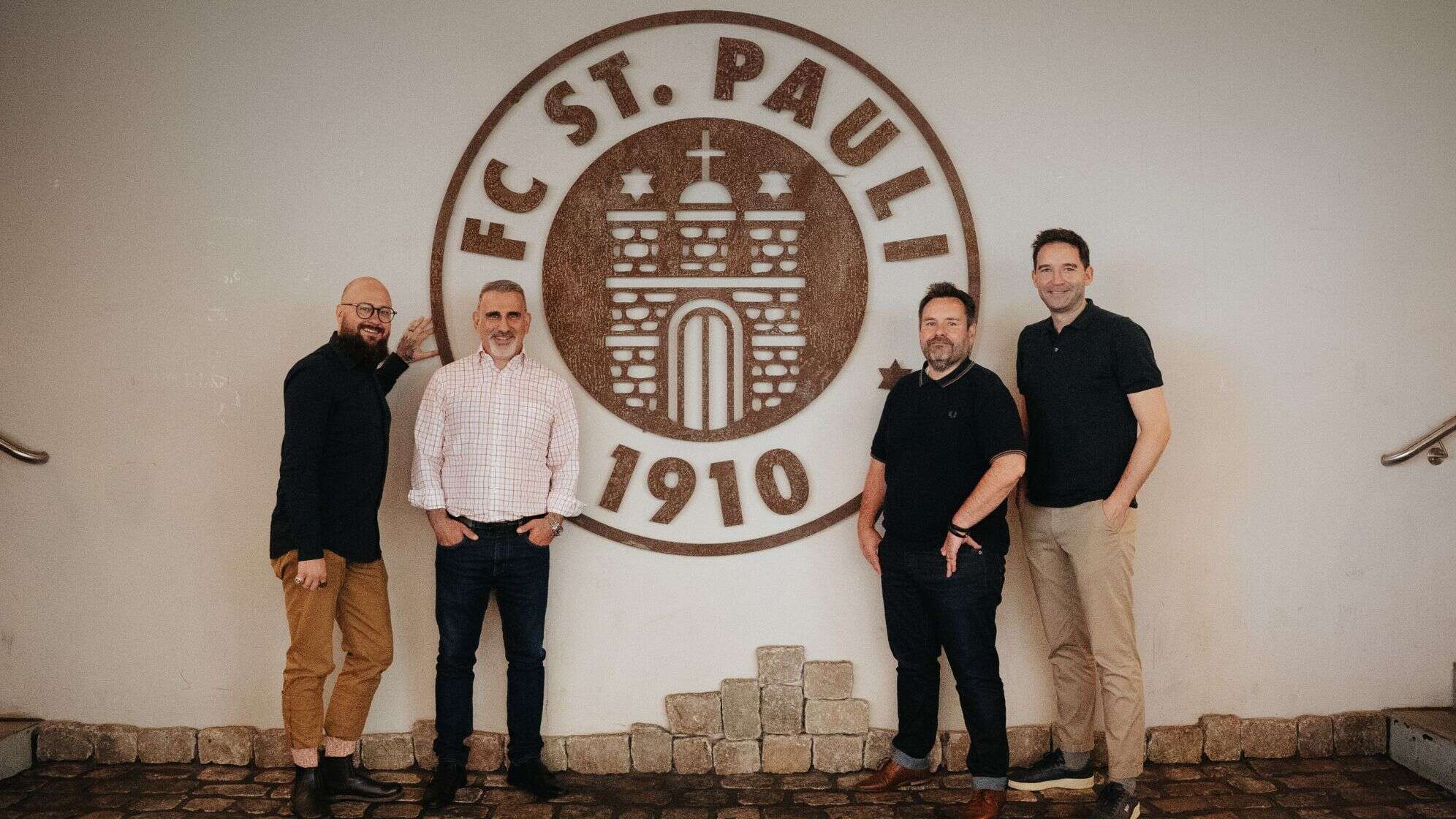 Geschäftsführer von ROCK ANTENNE: Guy Fränkel, Geschäftsführer von ROCK ANTENNE Hamburg: Matthias Schneekloth, und Sales und Partner Manager vom FC St. Pauli