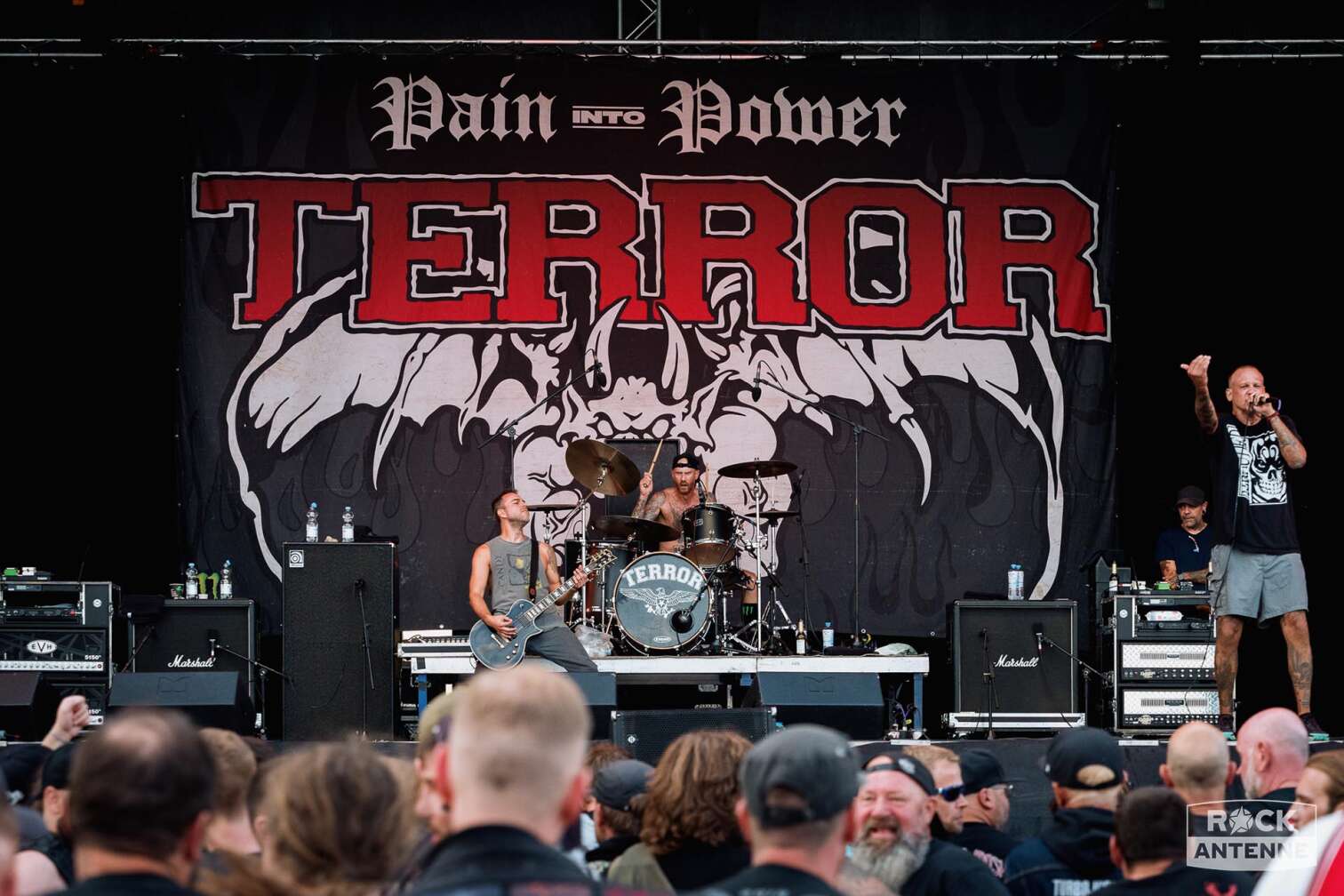 Foto der Band Terror bei ihrem Auftritt auf dem FULL REWIND Festival 2024