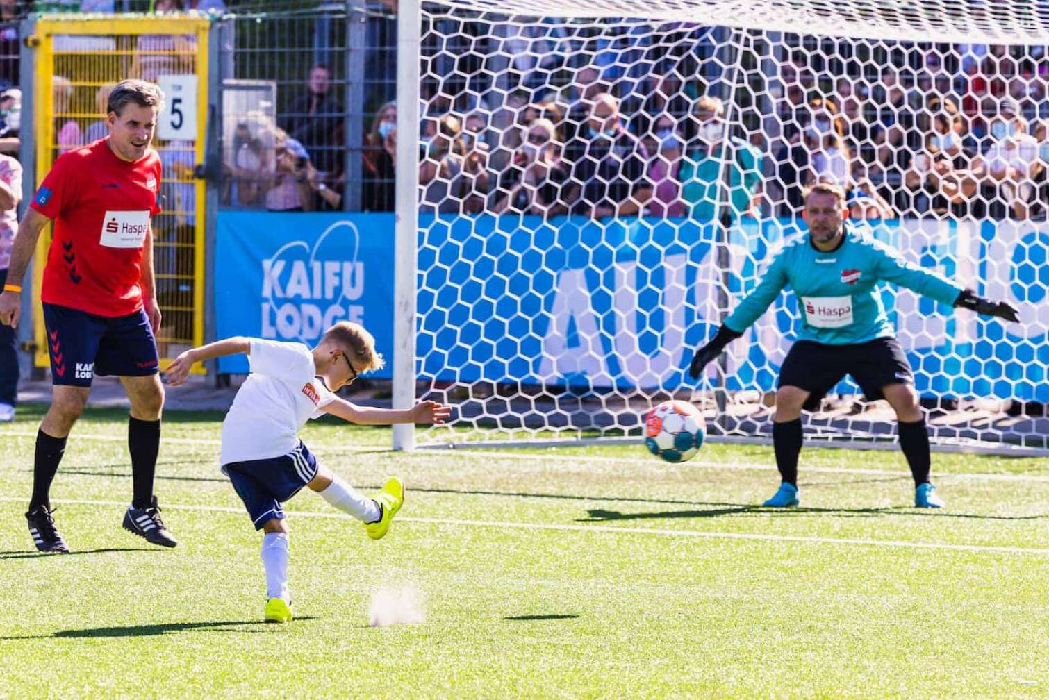 Foto von der Charity Fußball Aktion KICKEN MIT HERZ im September 2021