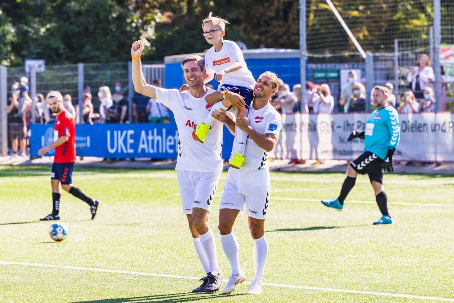 Foto von der Charity Fußball Aktion KICKEN MIT HERZ im September 2021