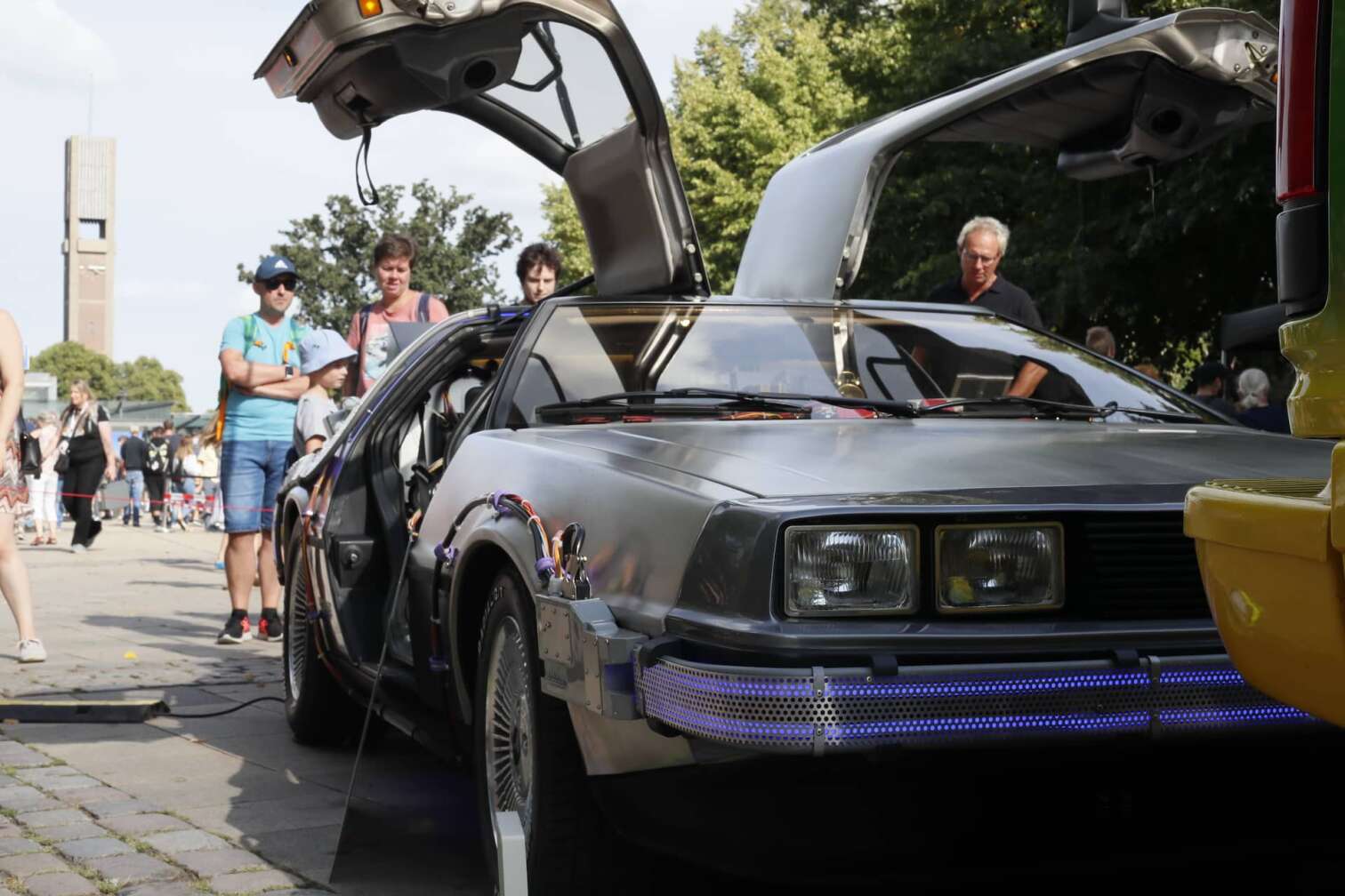 Bild des Delorean mit aufgeklappten Flügeltüren beim Filmauto-Treffen Deutschland