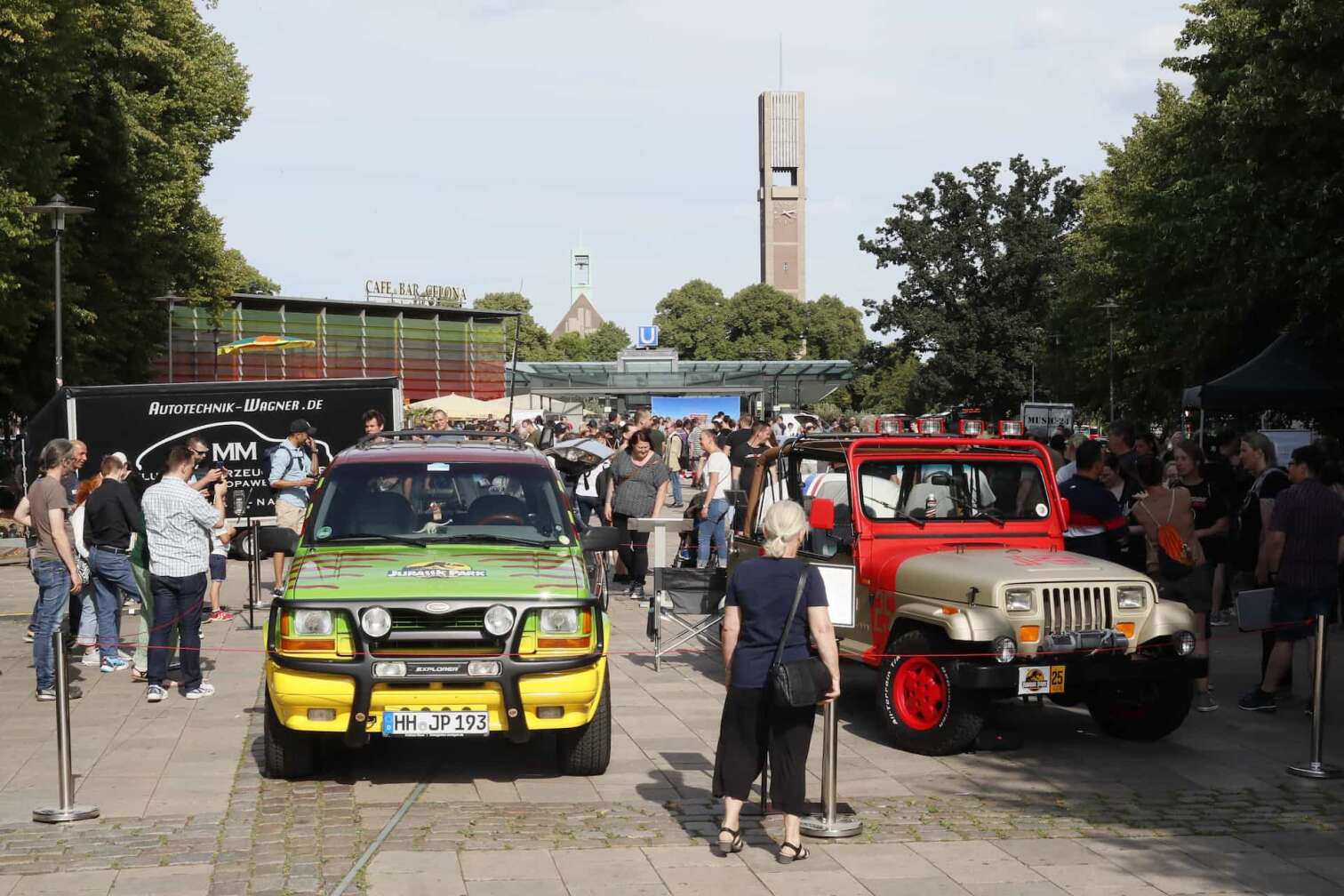 Bild von zwei Jeeps aus dem Film Jurassic Park beim Filmauto-Treffen Deutschland